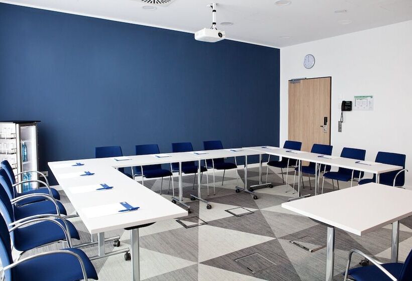 Отель Holiday Inn Express Fürth, An Ihg