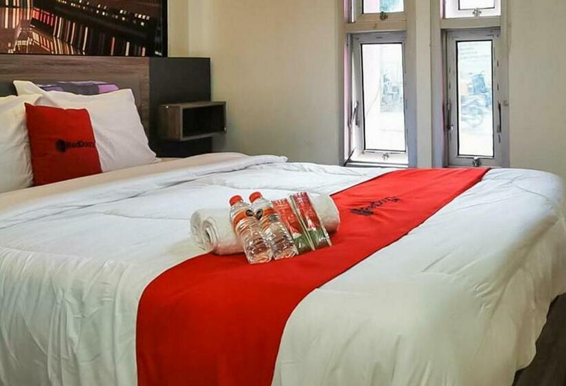 فندق Reddoorz Plus @ Taman Madiun