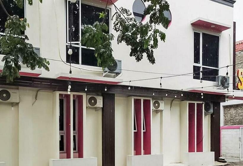 فندق Reddoorz Plus @ Taman Madiun
