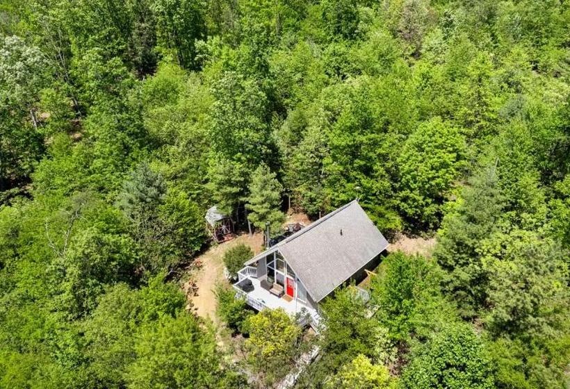 Hottub, Firepit, Grill, Deck, Playset & Wifi