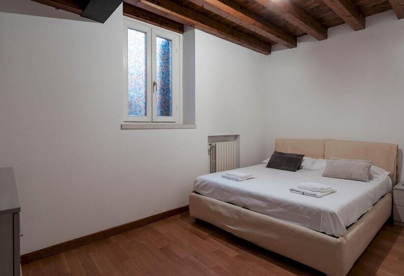 Duplex Open Space With Private Courtyard In Center