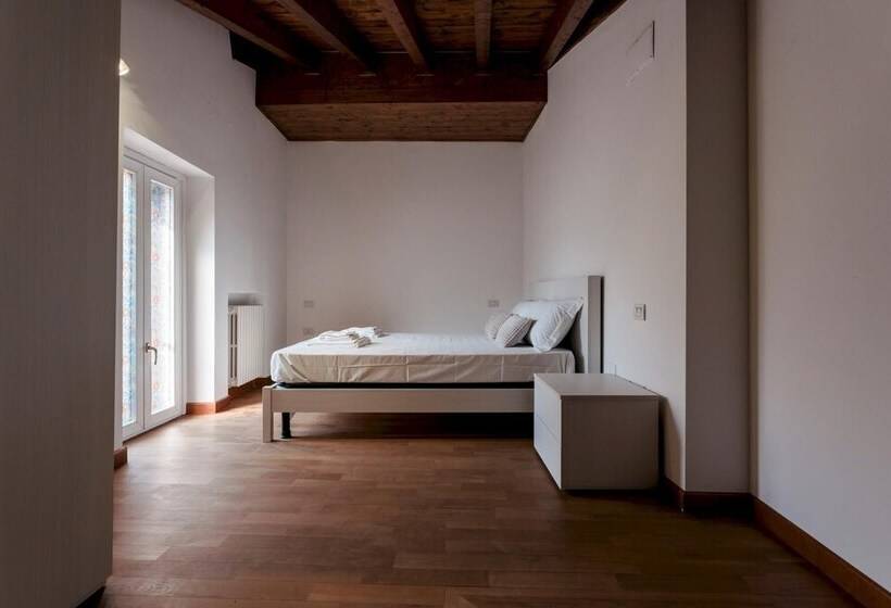 Duplex Open Space With Private Courtyard In Center