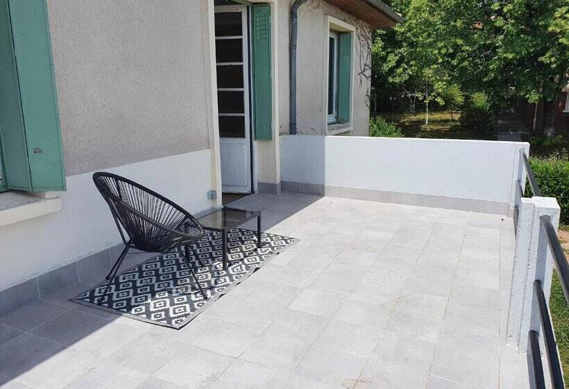 Big Summer House In The Charming Village Of Meyssac