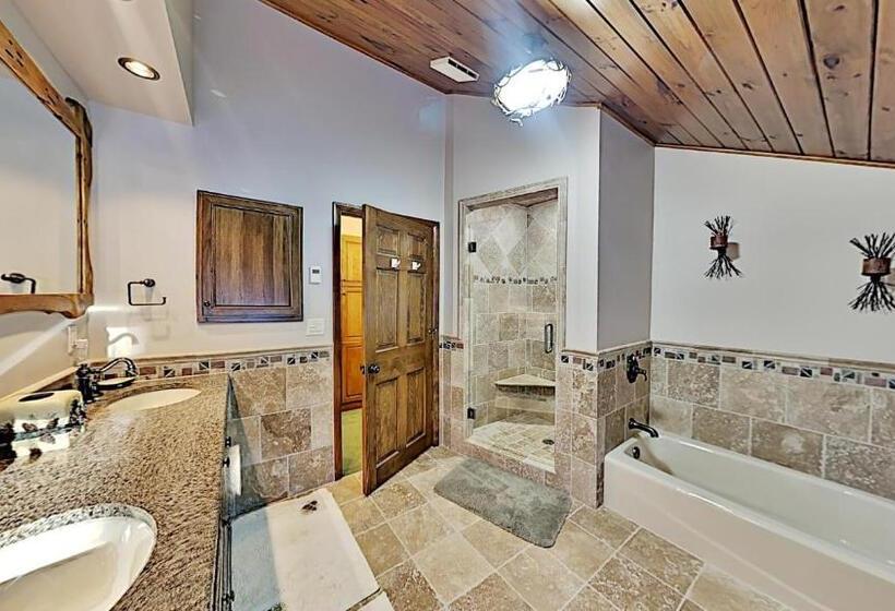 Lazy Pines Lodge