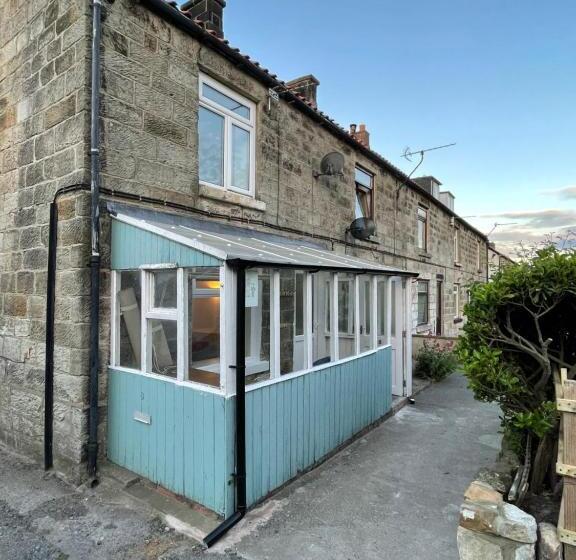 Port Mulgrave Cosy Cottage