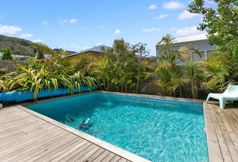 Seaview Apollo Escape