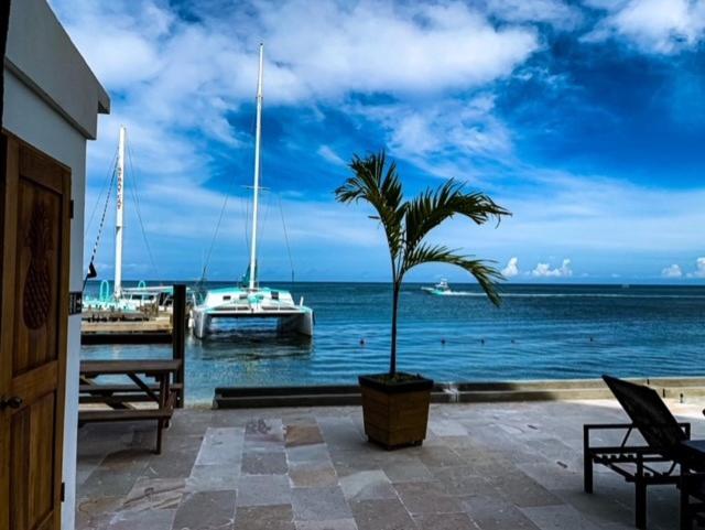 هتل Brisas Del Mar Beach + Dive Resort