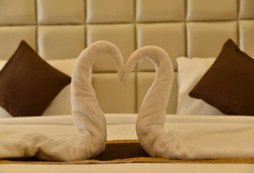 هتل Sukhi A Luxury Stay Inn