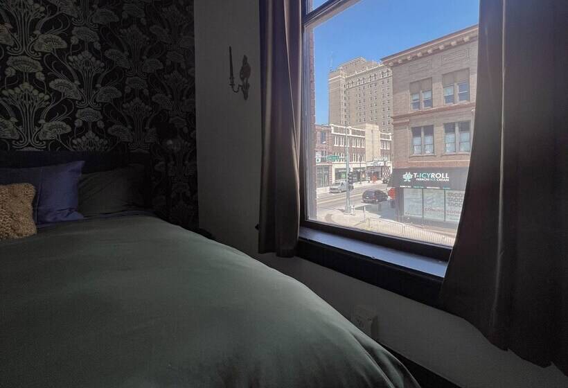 هتل The Oliver Inn