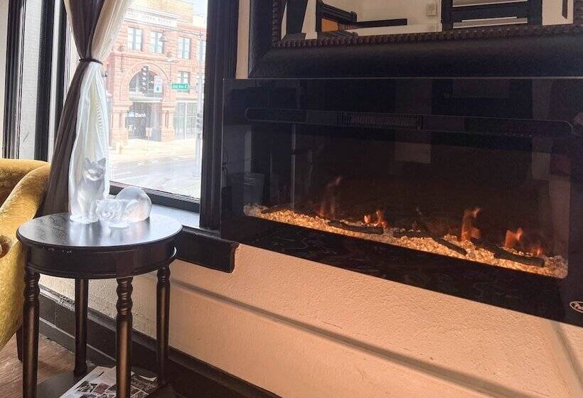 هتل The Oliver Inn