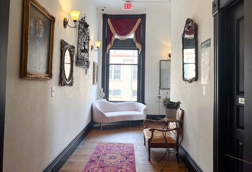 هتل The Oliver Inn