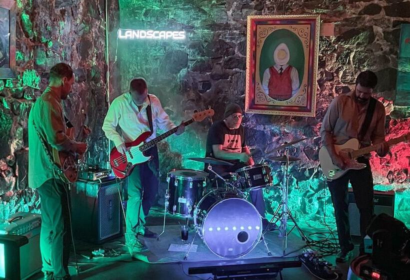 هتل The Oliver Inn