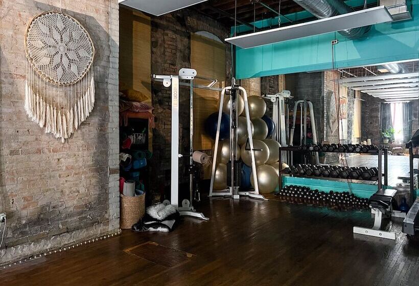 هتل The Oliver Inn