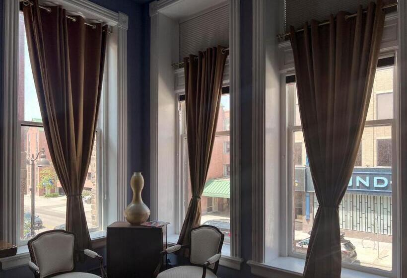 هتل The Oliver Inn