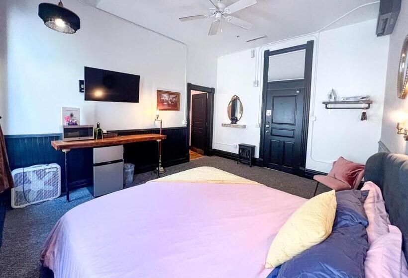 هتل The Oliver Inn