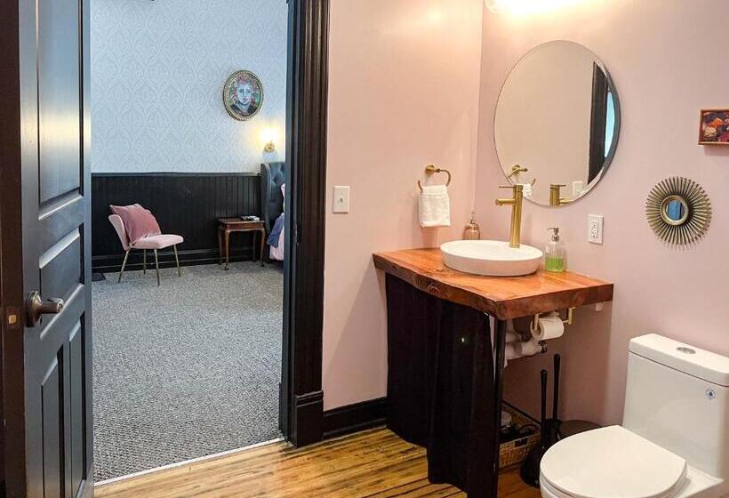 هتل The Oliver Inn