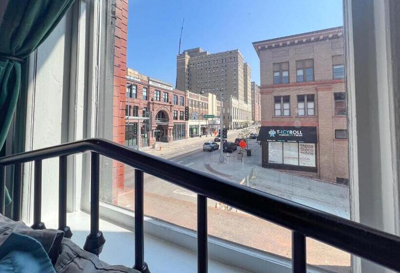 هتل The Oliver Inn