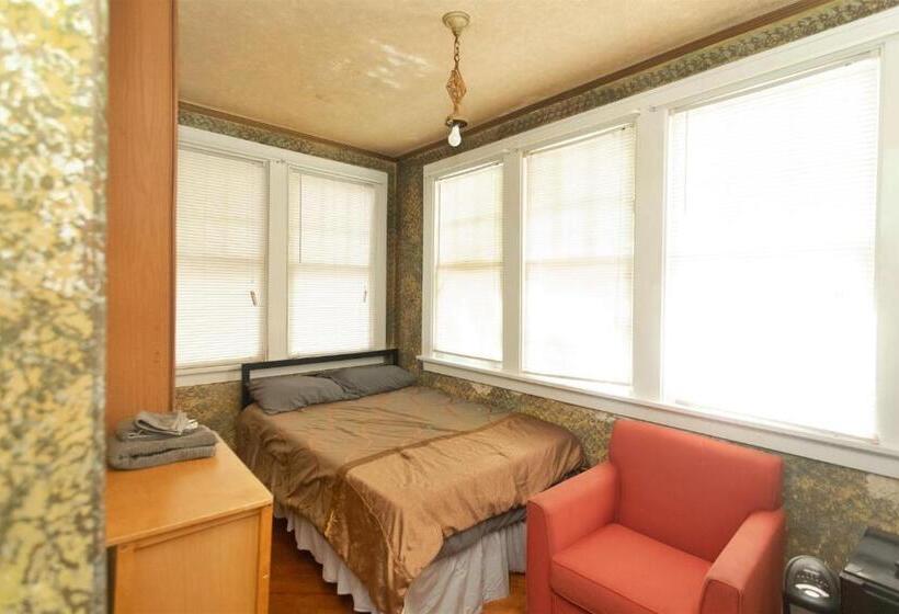 بنسيون Historic House On The Hilldownstairs Only