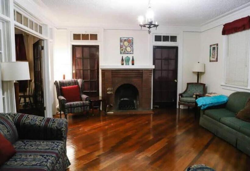 بنسيون Historic House On The Hilldownstairs Only