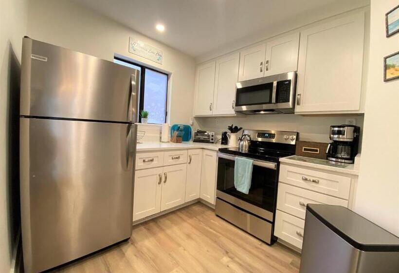 327 Palmetto Walk   Wine Down