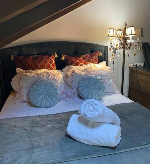 Beautiful Loft! Walk From The Beach!