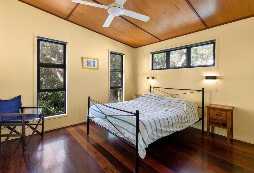 Coasting   Straddie Style Beach House