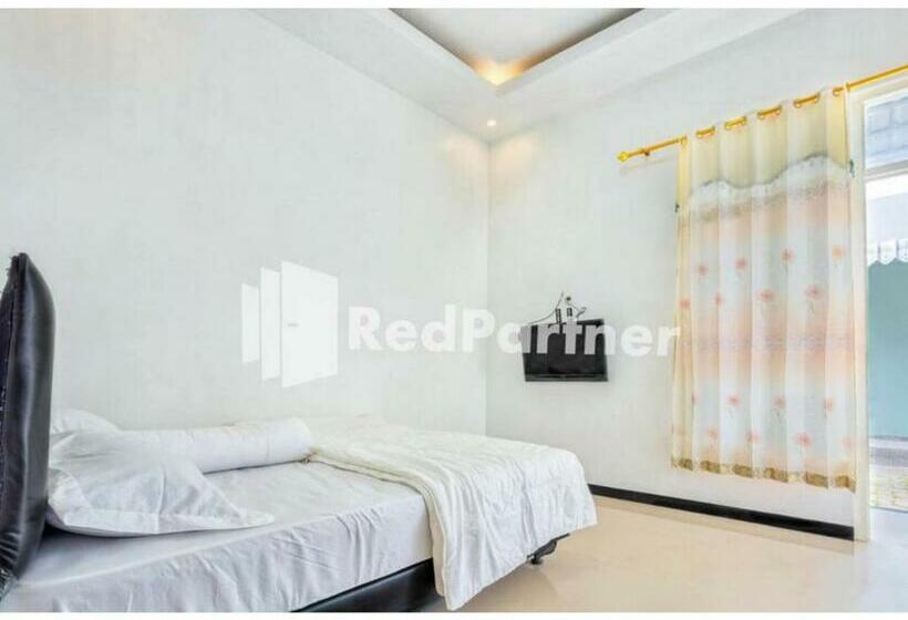 هتل Griya Rahayu Guesthouse Mitra Reddoorz Near Jatim Park 2 Batu