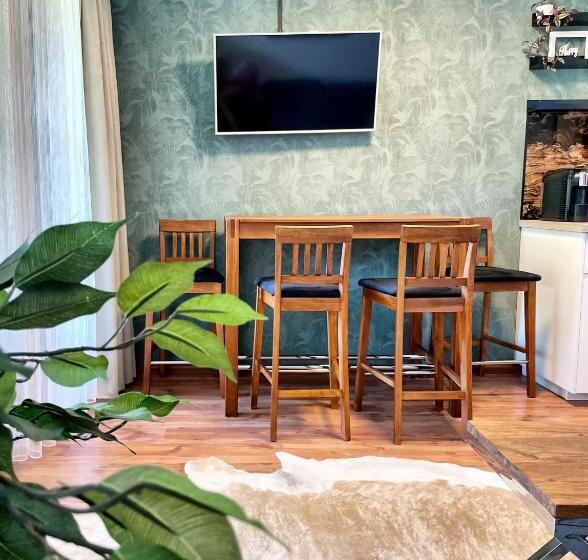 Viktor Apartment