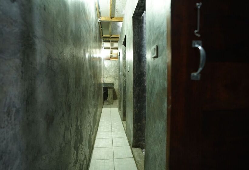 Waiwas Hostel