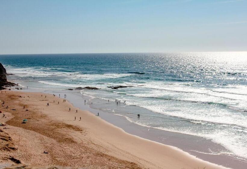 A Gaivota   Walking Distance To Monte Clerigo And Amoreira Beaches