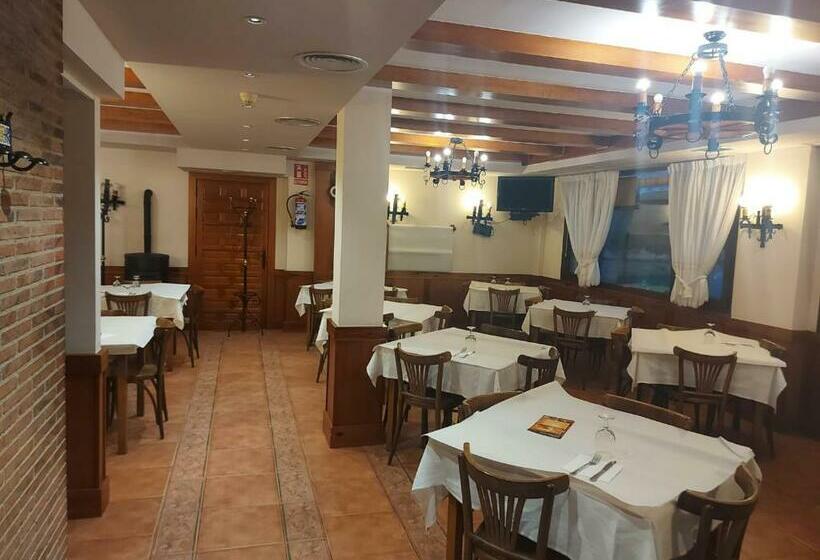 호스텔 Hostal Linares