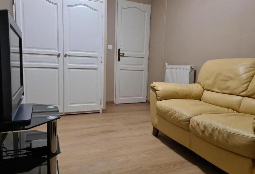 تختخواب و صبحانه La Maison Thimadaise
