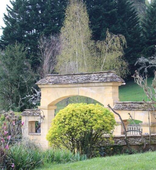 تختخواب و صبحانه La Maison Thimadaise