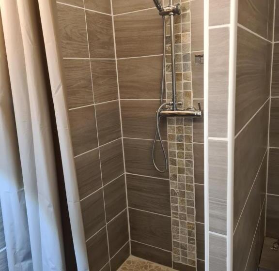 تختخواب و صبحانه La Maison Thimadaise