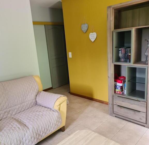 تختخواب و صبحانه La Maison Thimadaise