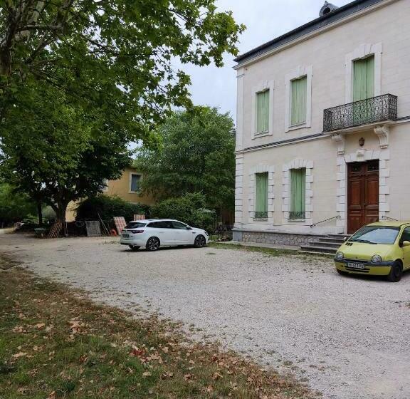 Пансион Petit Gîte Familial Au Domaine De Valmont