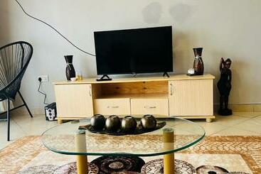 Relaxing 2 Bedroom Apartment With Parking Space