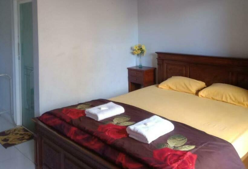 هتل Puri Karimunjawa Redpartner