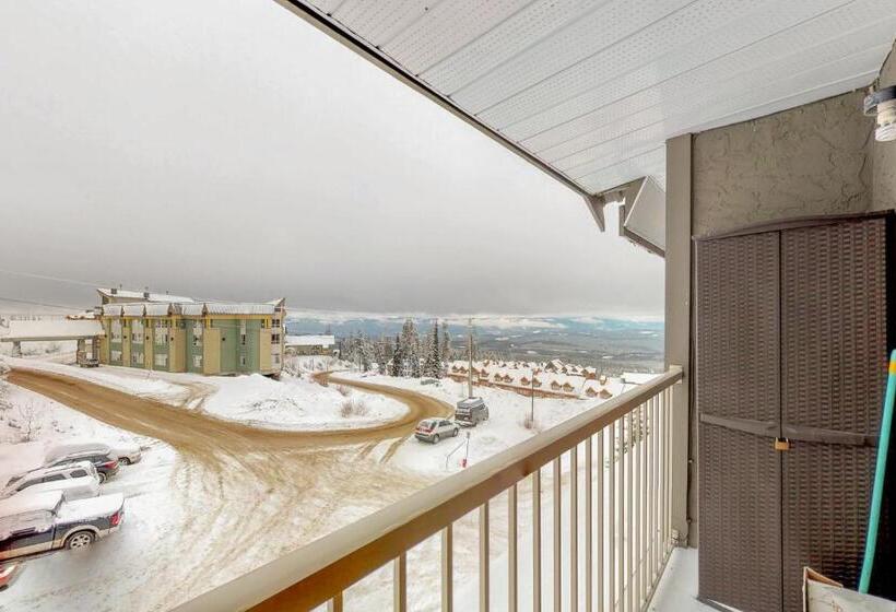 فندق Snow Ghost Inn 326