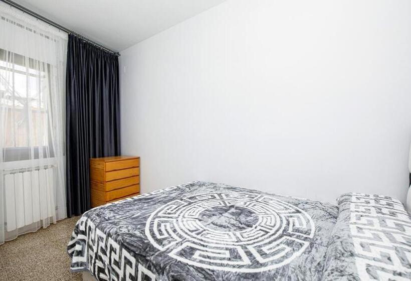 Maravillosa Casa Con Piscina Grande Y Bosque