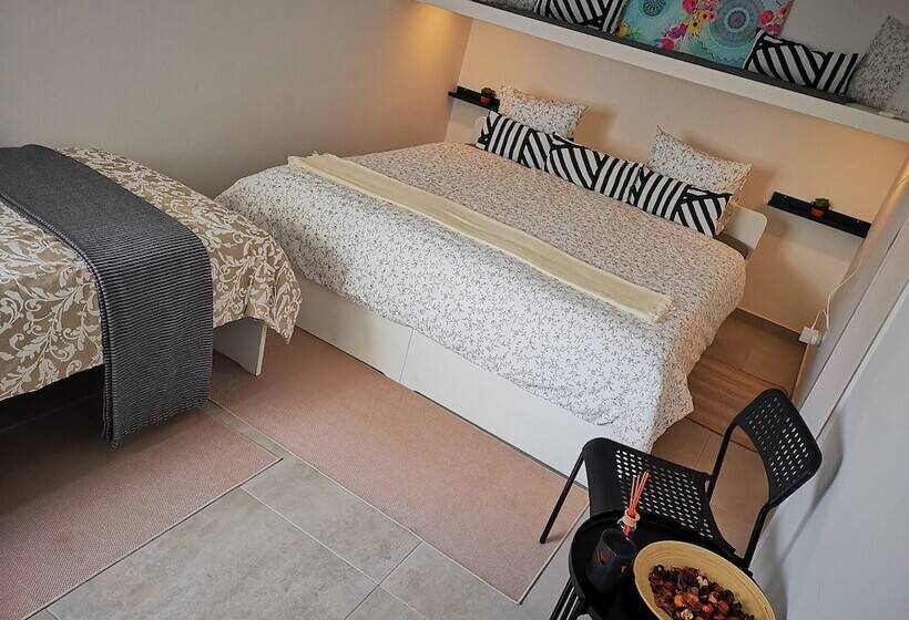 Пансион Private Couple Room On Caparica Poshtel
