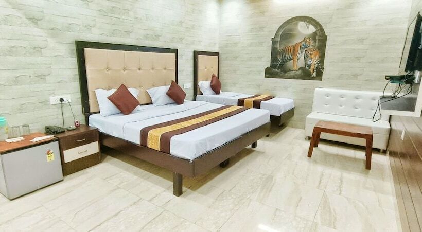 منتجع Prabhat Palace