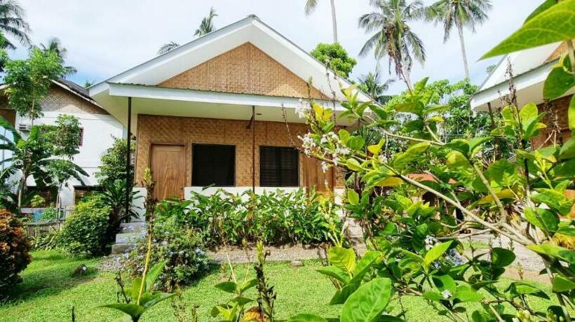 فندق صغير Bahandi Beach Lodge