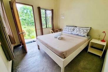 هاستل Bahandi Beach Lodge