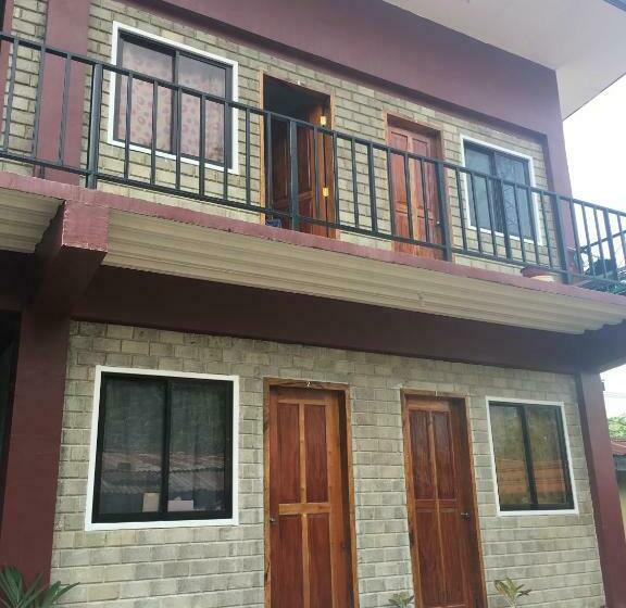 فندق صغير Llaguno City Inn