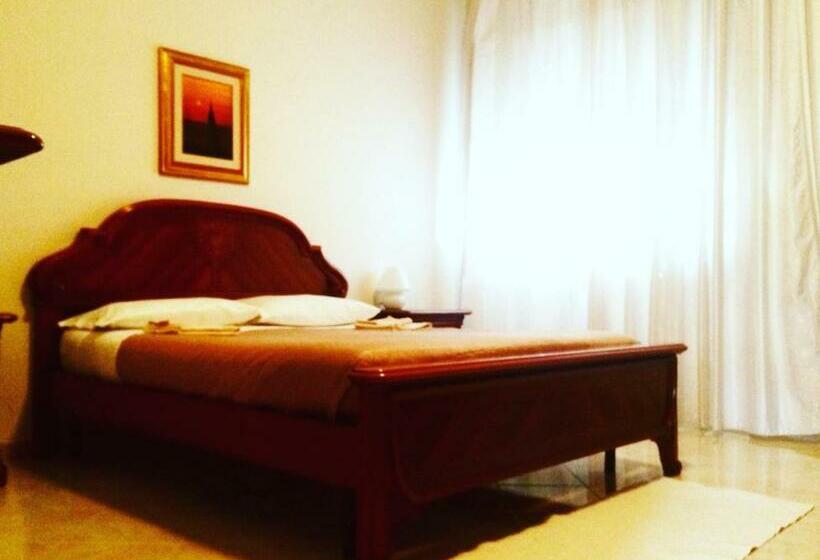 مبيت وإفطار A Due Passi Rooms
