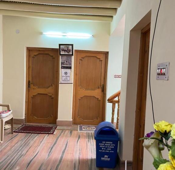 پانسیون Napishu Guest House