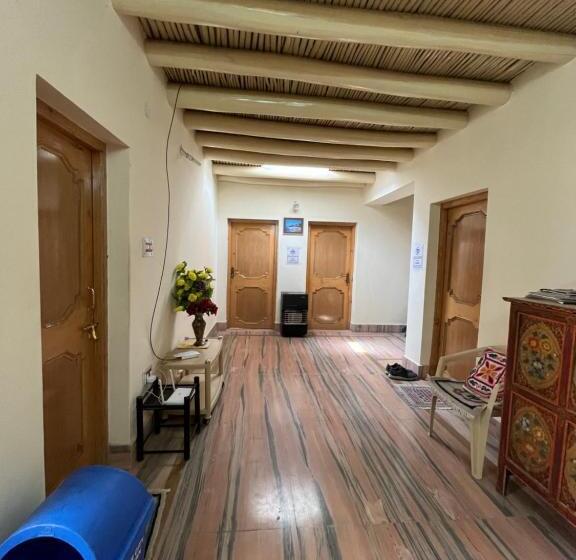 پانسیون Napishu Guest House