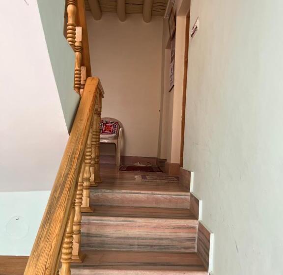پانسیون Napishu Guest House