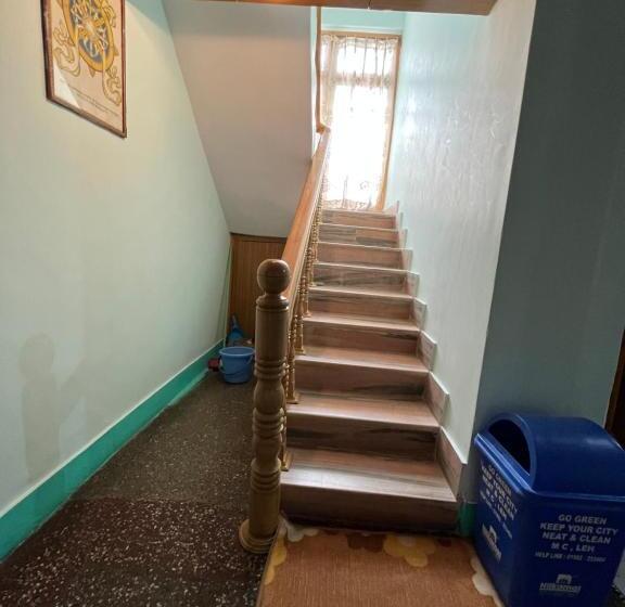 پانسیون Napishu Guest House